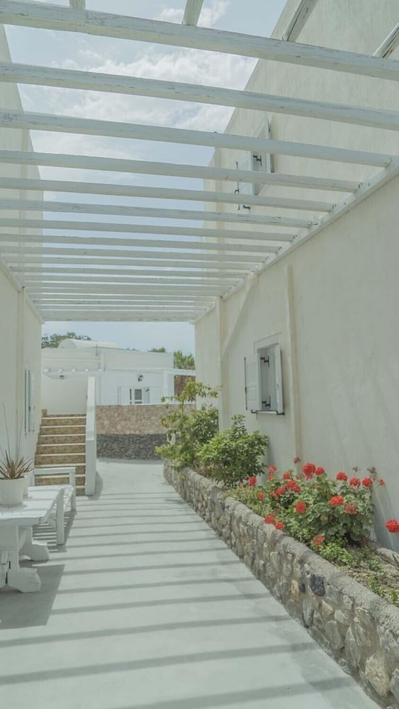 Loukas & Emma Eco Houses