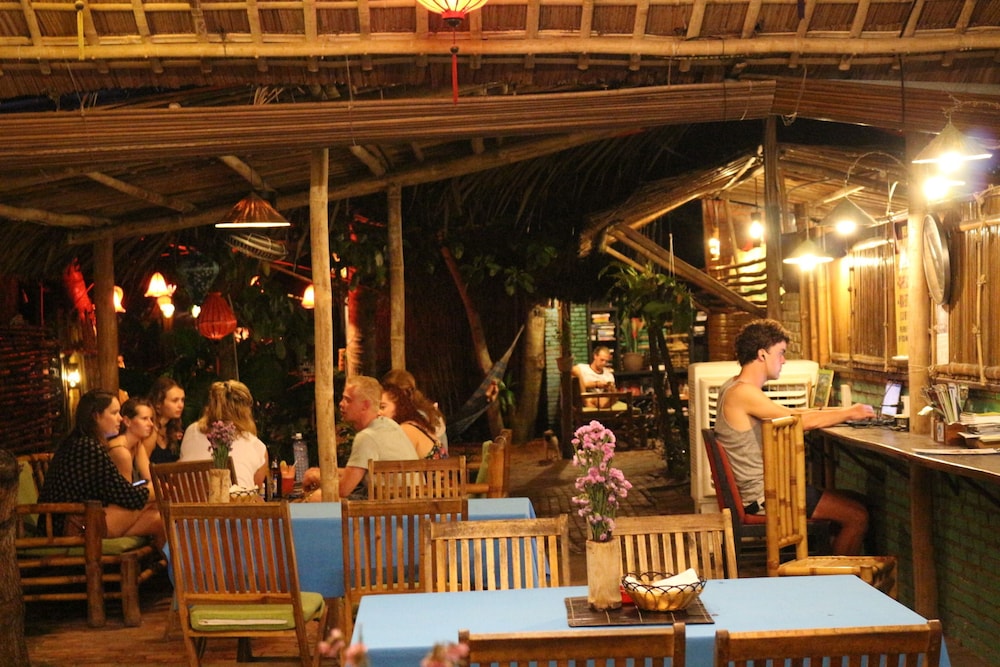 Under the coconut tree - Hostel