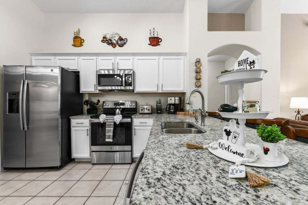 Oak Island Gem Cozy 4br Pool Home Near Disney 4 Bedroom Villa