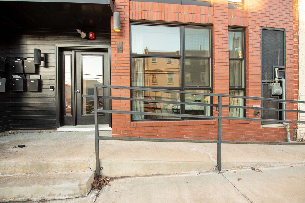 Sosuite NEW 2BR Apt w W D Split Level
