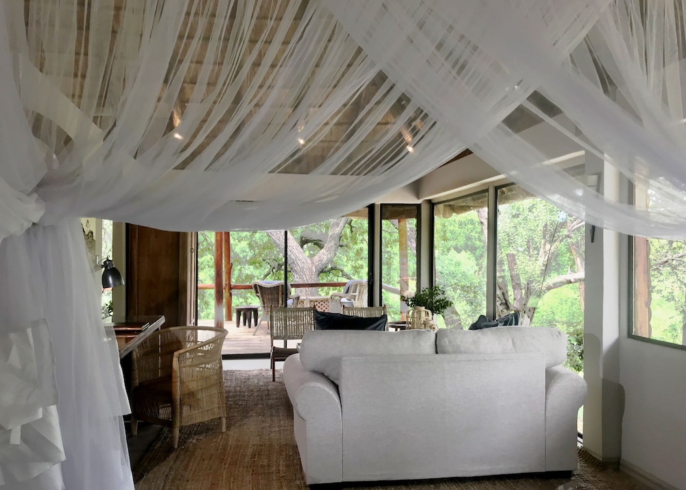 Karongwe - River Safari Lodge