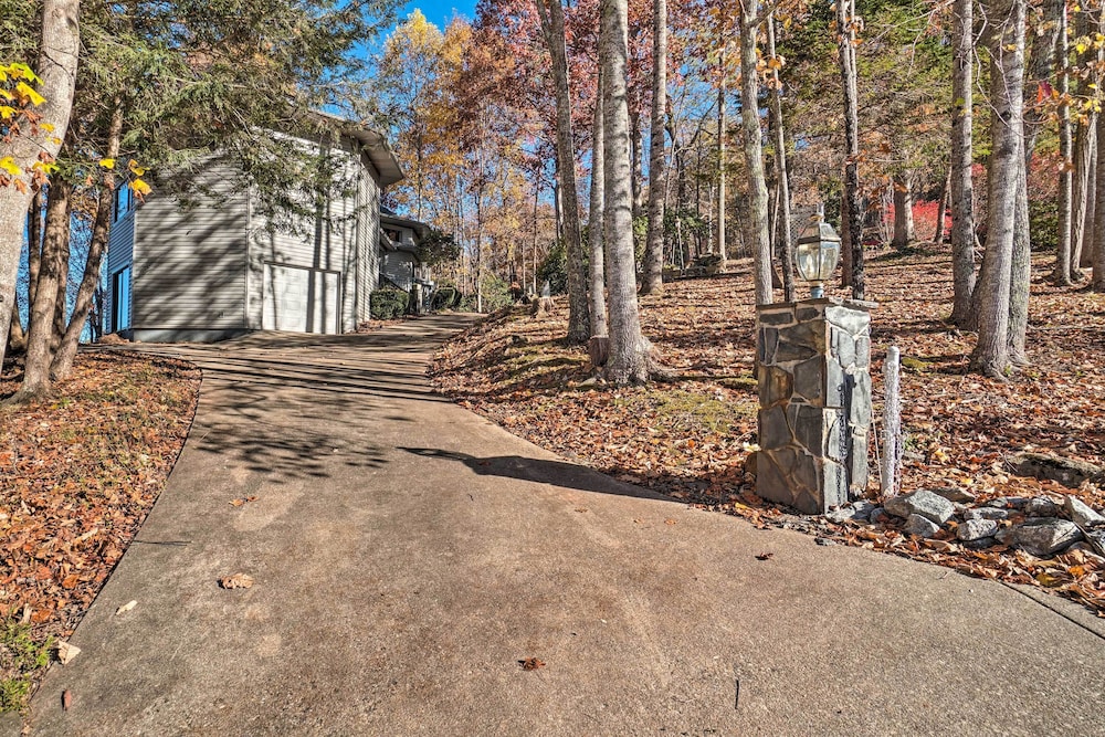 Luxury Living by Lake Chatuge w/ 10/10 Views! view 3