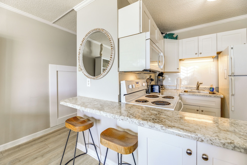 Oceanfront Gem w/ Views in North Topsail Beach