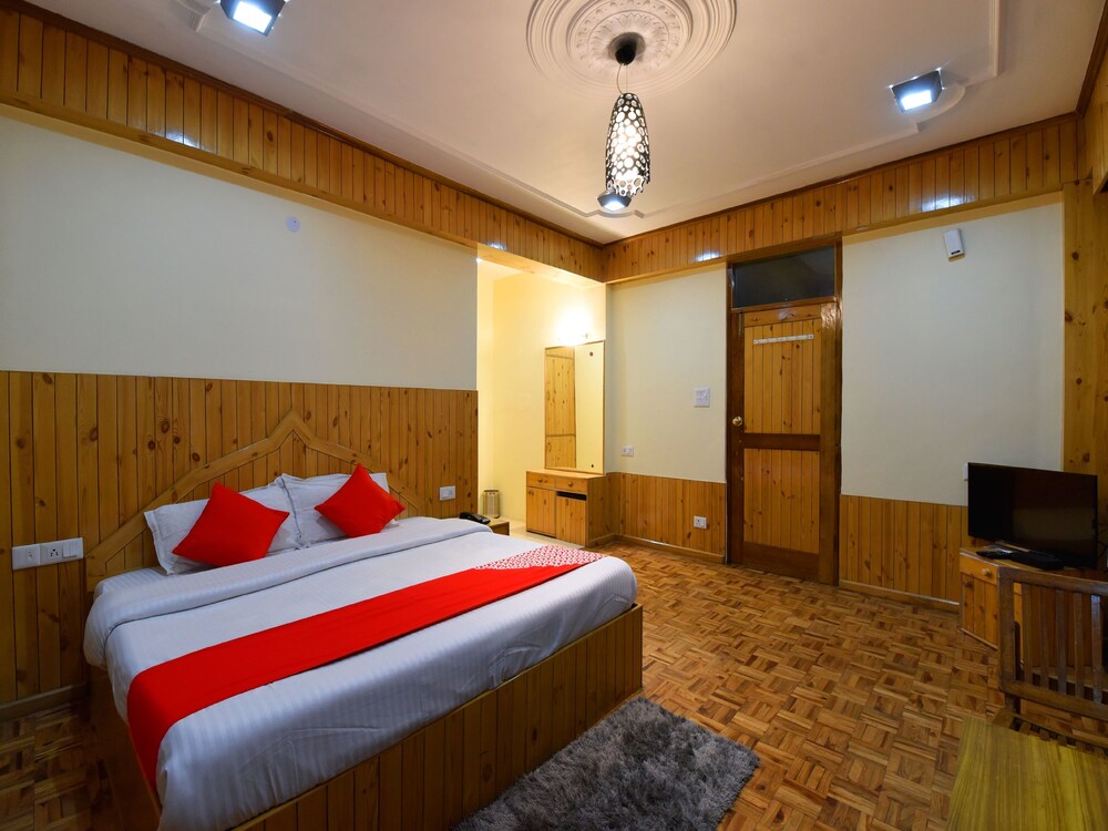 OYO 14150 Celebriti Suites