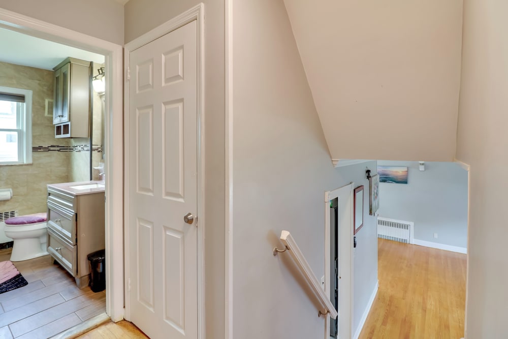 5 Mi to Dtwn Newark: Hillside Vacation Rental