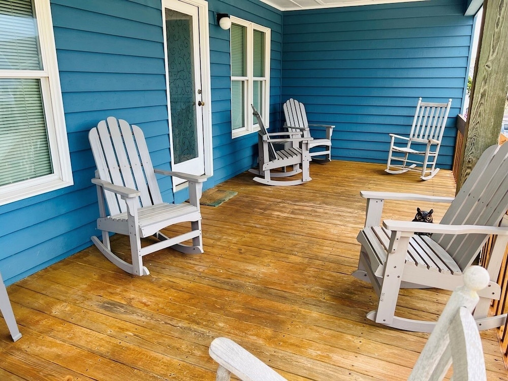 Tradewinds 4 Bedroom Home by RedAwning