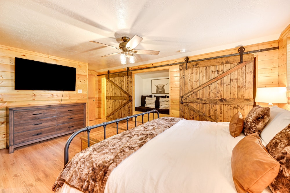 Payson Vacations - Cozy Cabin in Pine w/ Incredible Forest Views! - Property Image 2