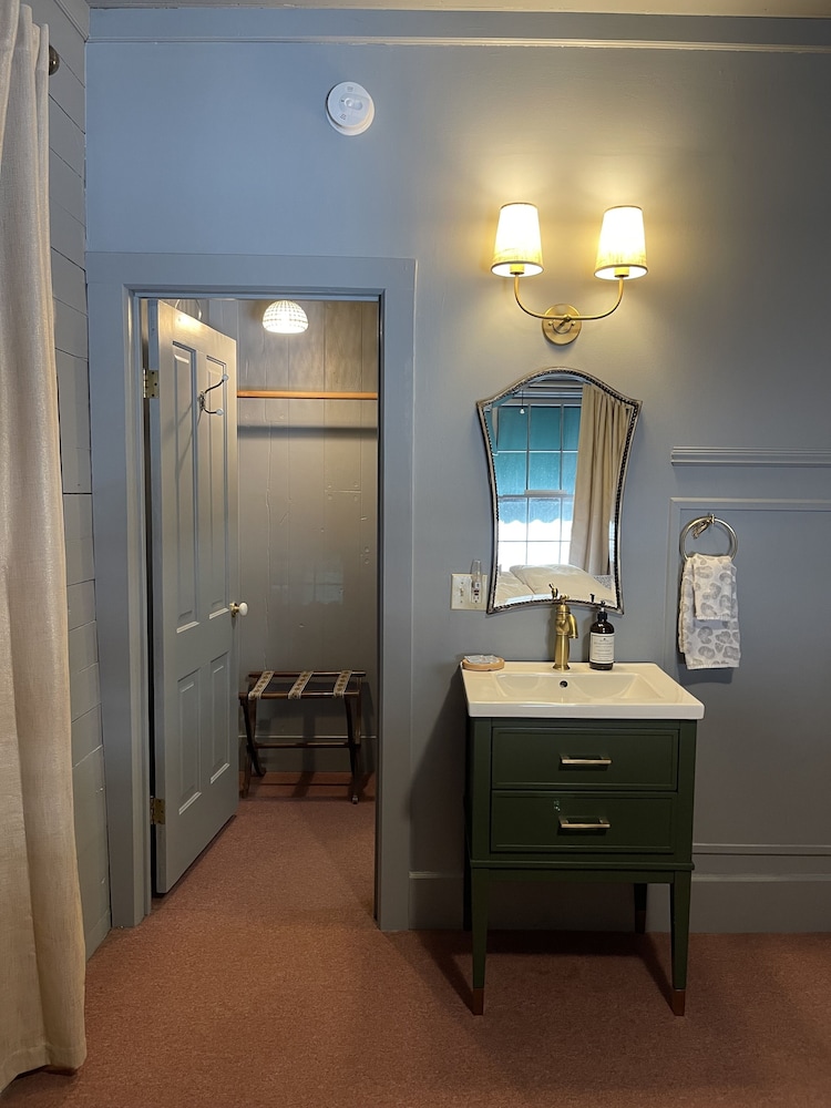Carriage House B&B