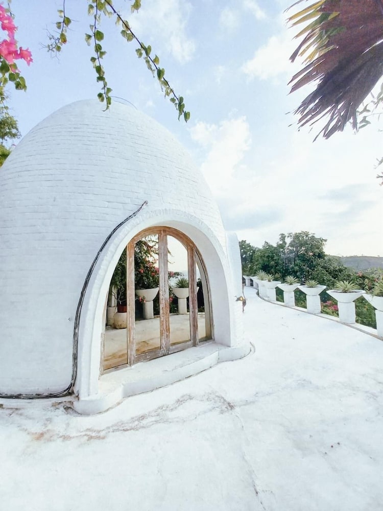 Mentigibay Dome Villa Lombok