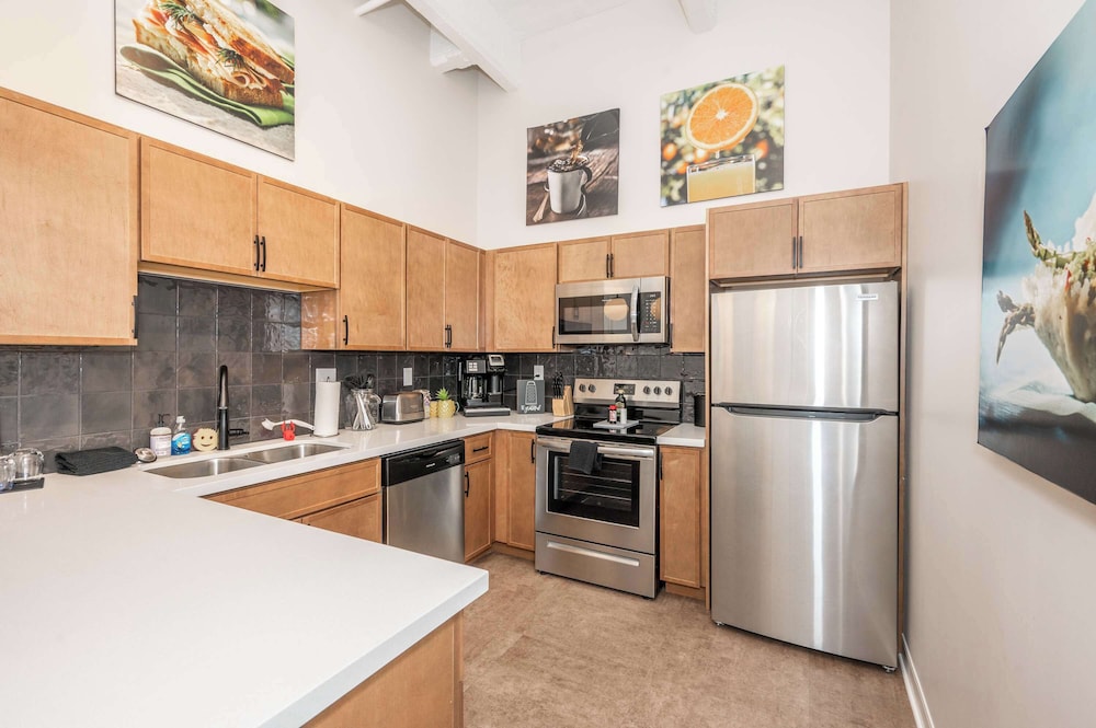 The 333 Suites For 24 Guests