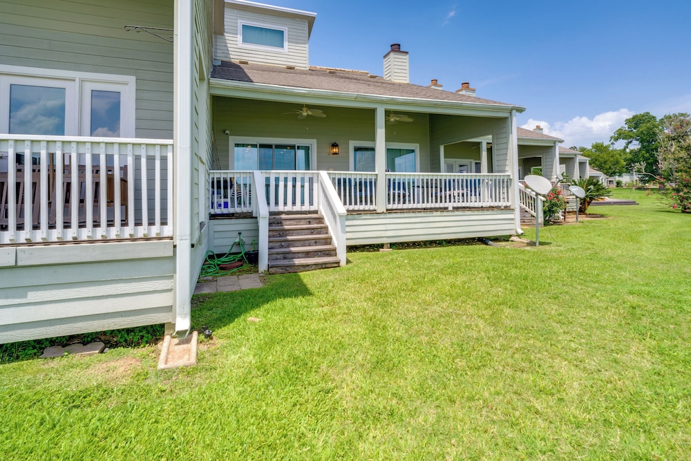 Boat & Fish: Gem w/ Water Views on Lake Livingston