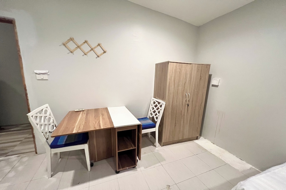 Orchid Hostel Near Bumrungrad Hospital and Nana Market