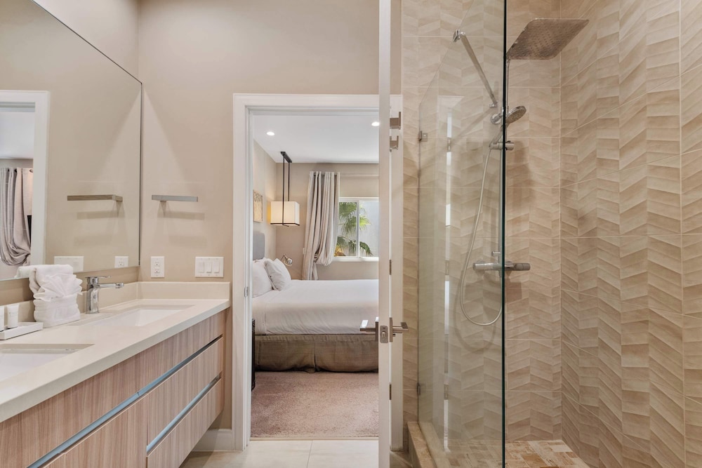 Chic Disney Villa Stunning Patio, Resort Amenities & Minutes From Parks