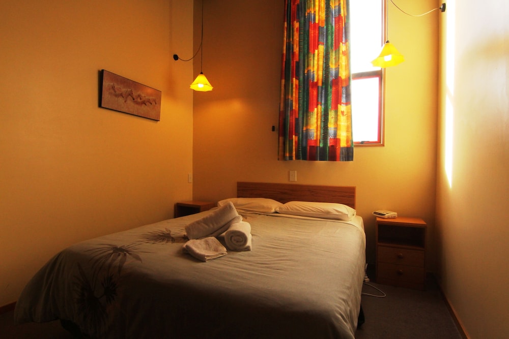 Larchwood Motel