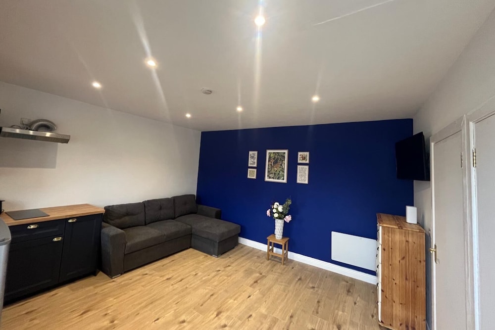 1-bed Cosy Cottage Near Emerald Park - Sleeps 5