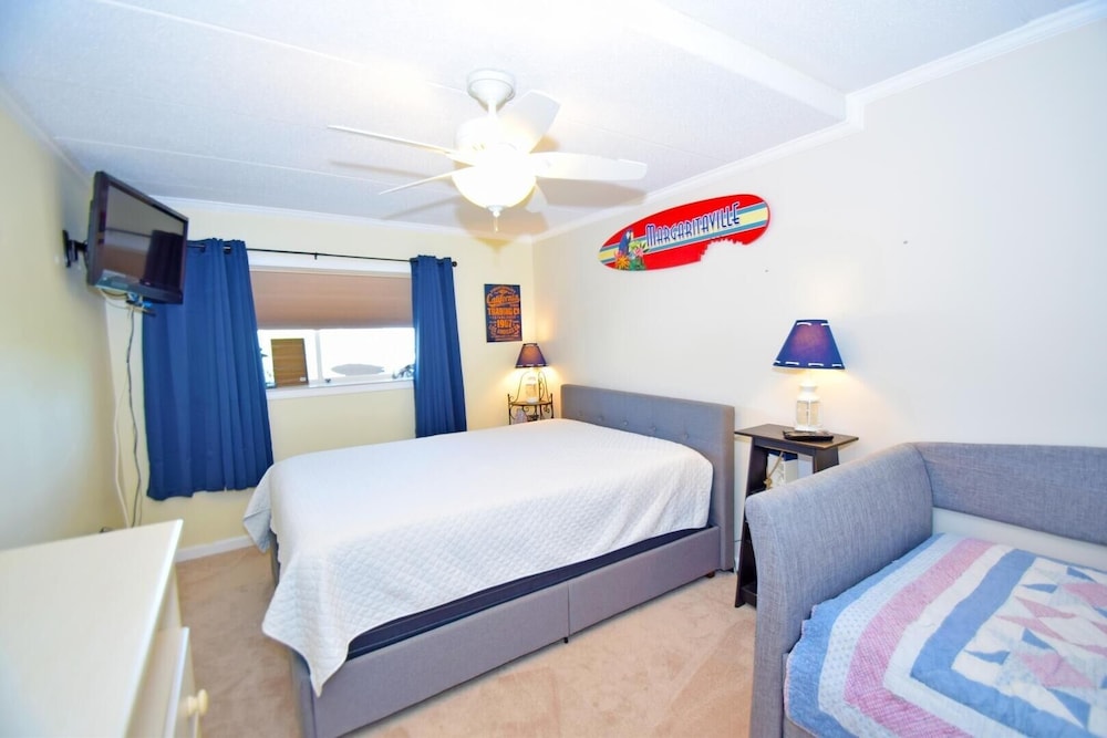 Harbour Island 304m 2 Bedroom Condo view 3