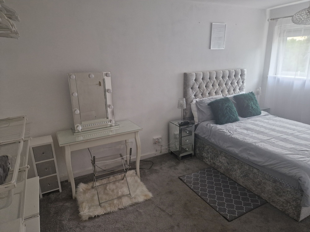 Immaculate 1-bed Apartment in Woodford Green - Image 2