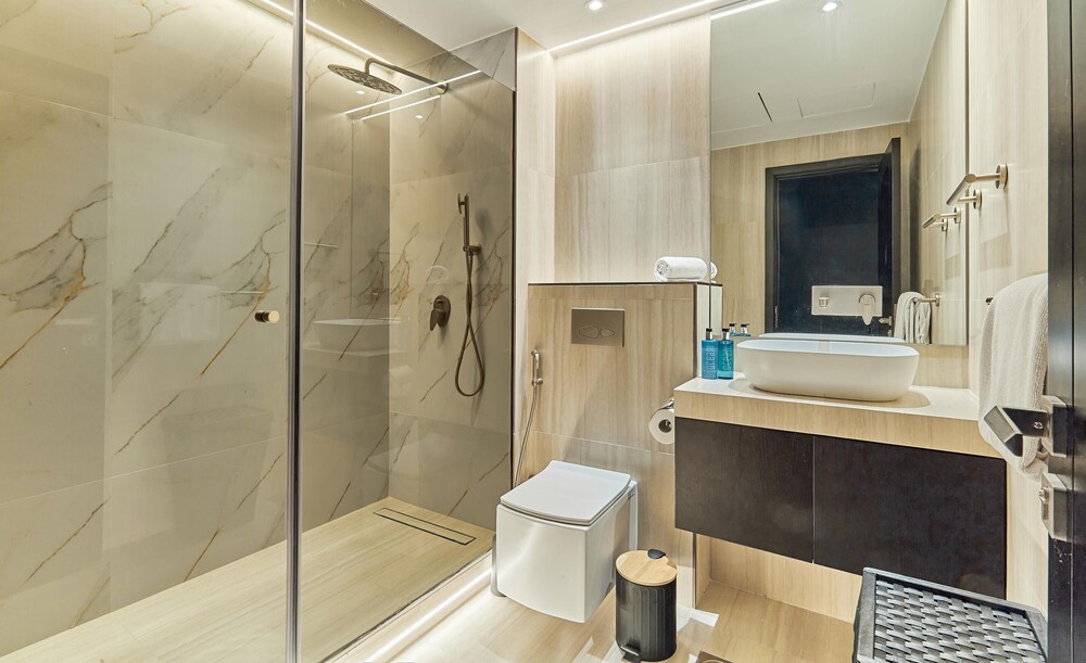 2B-TheResidencesT8-2102