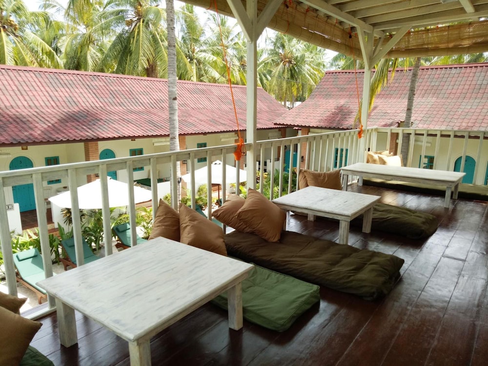 White Coconut Cottage