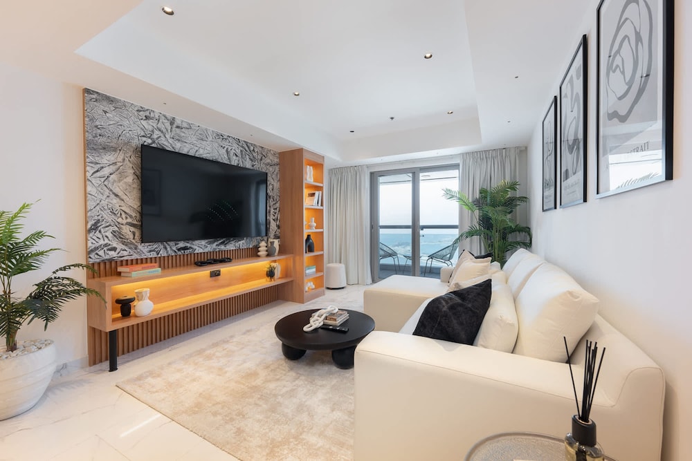 Luxurious 2-bedroom Apartment Perfect for Families in Dubai Marina