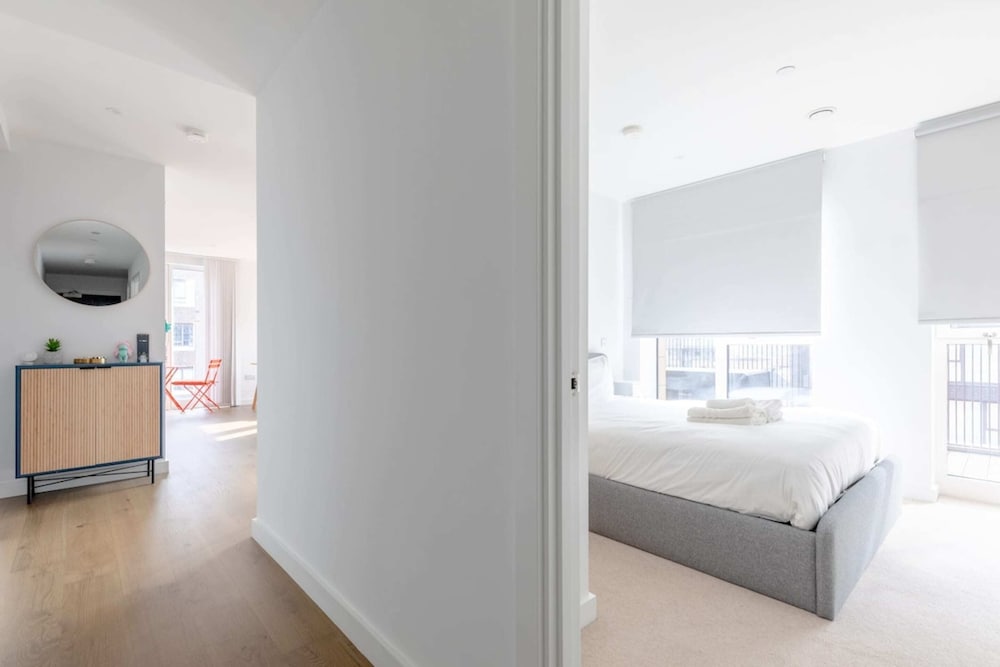 Stylish 2BD Oasis W/balcony South East London!