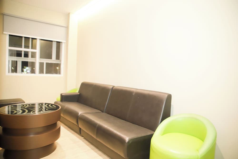 Front One Hotel Papua Lestari