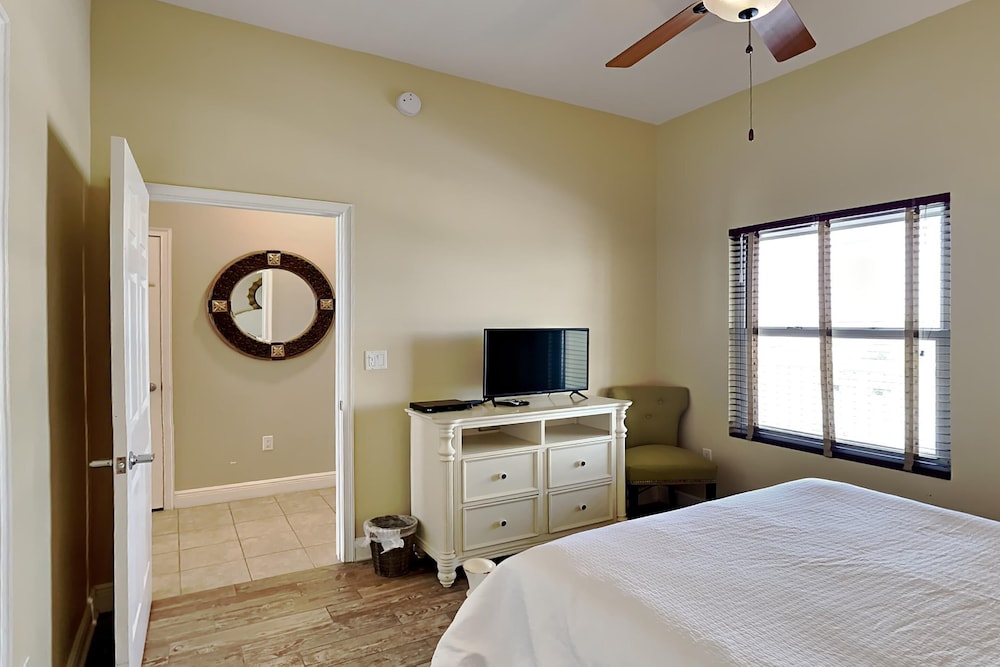 Water's Edge by Southern Vacation Rentals view 5