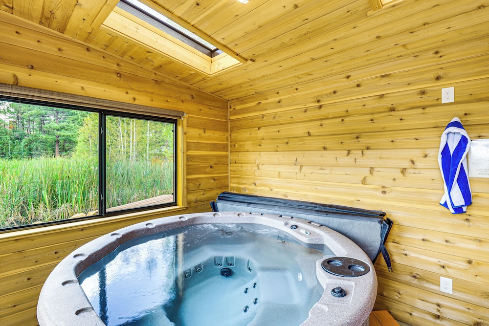 Pond Access & Private Dock: Lakeside Cabin