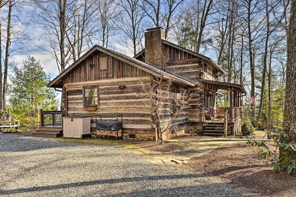 Cabin Near Boone w/ Hot Tub  Mountain Views - Property Image 15