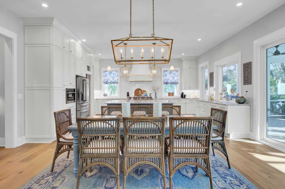 Walk to the Beach + Private Pool, Rooftop Terrace, Balcony 3602 Cameron