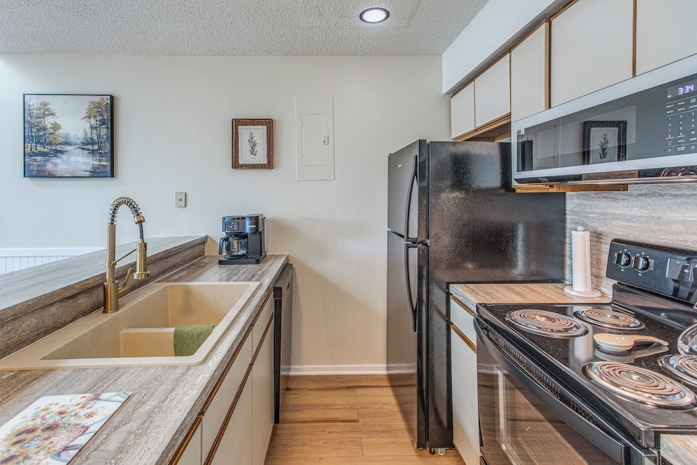 3 Mi to Beach Access: Little River Retreat!