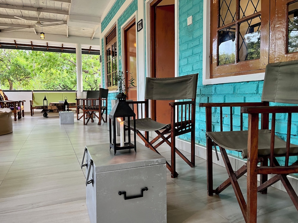 Funky Leopard Safari Lodge Bordering Yala National Park - Hostel