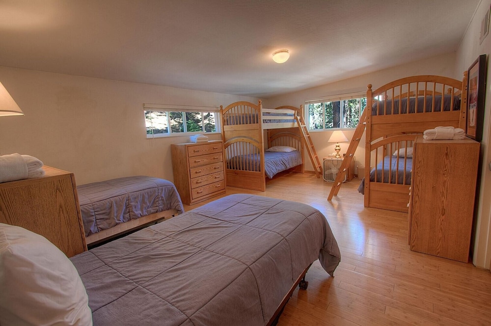 Foothill Folly 4 Bedroom Home by RedAwning view 4