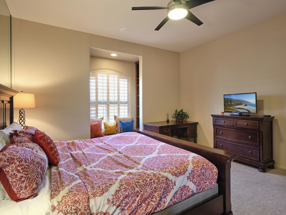 Valley View Villa - Private Pool - Hidden Bedroom