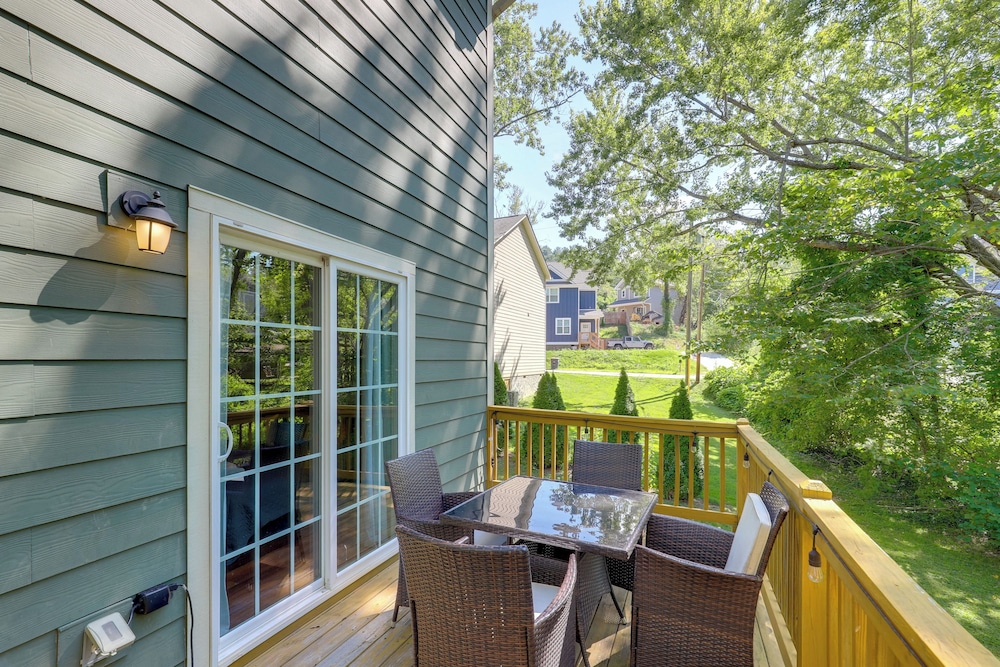 Family Home w/ Game Room, 3 Mi to Dtwn Asheville!