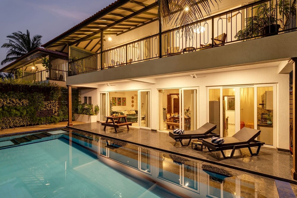 Field View Villa With Pool Perfect for Big Groups