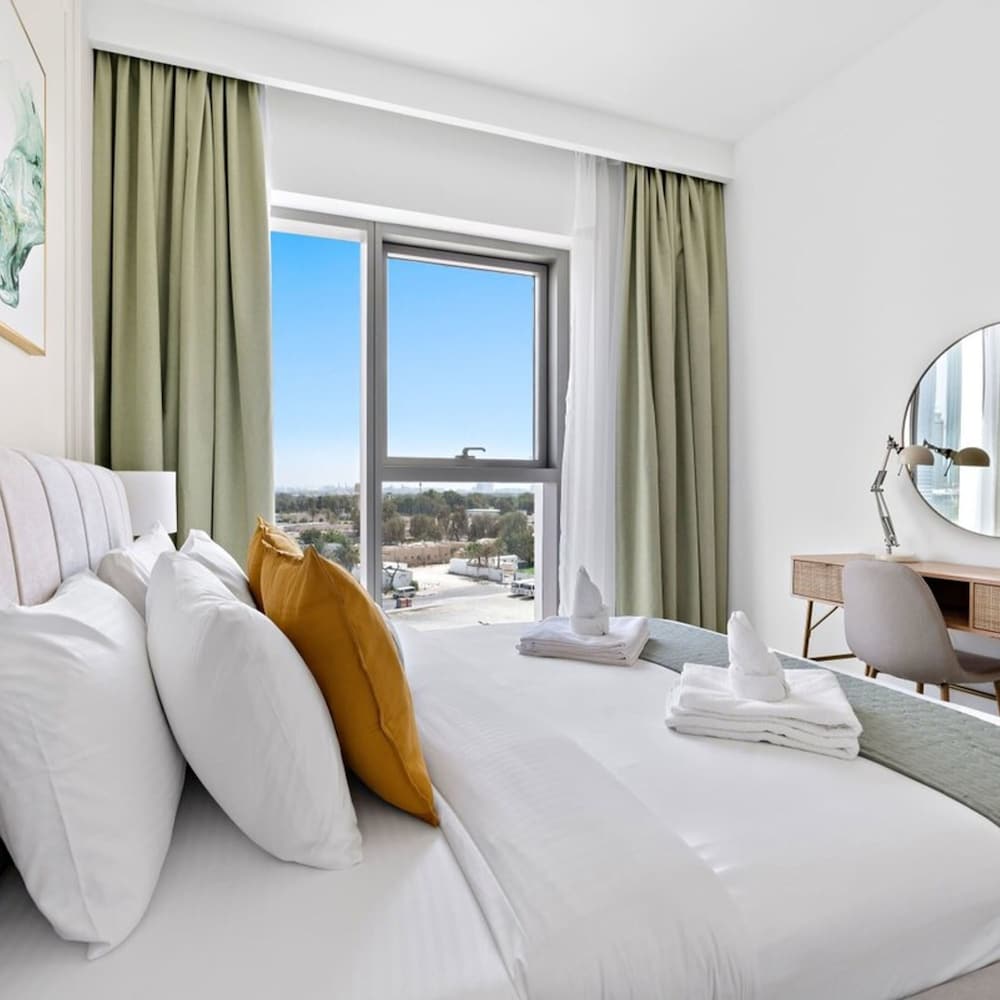 Silkhaus Furnished 1bdr in New Tower Pool Gym
