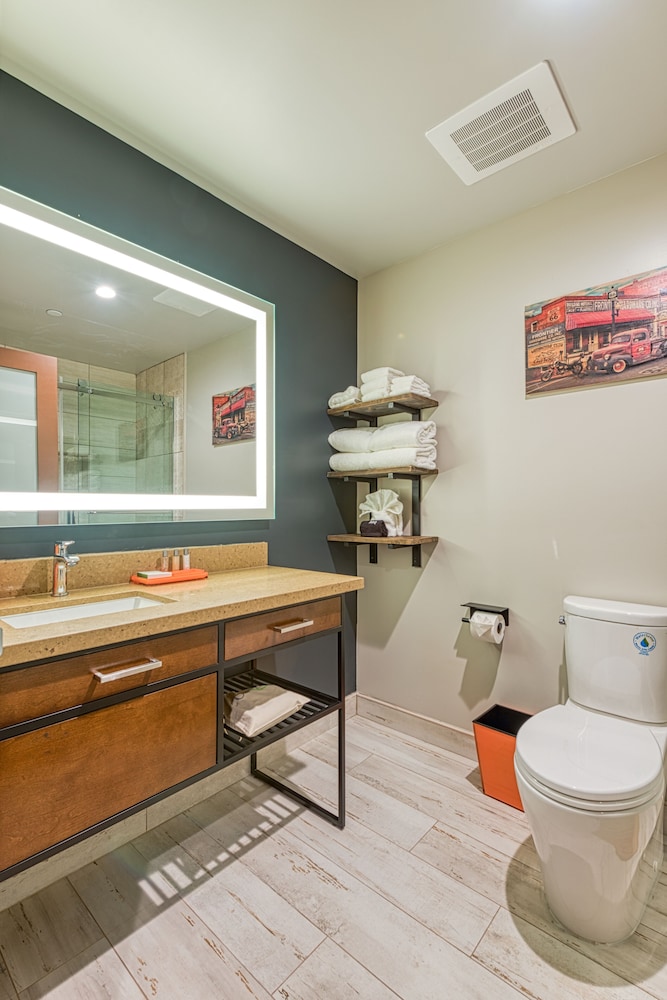 Hotel Lexen - Newhall - Property Image 3