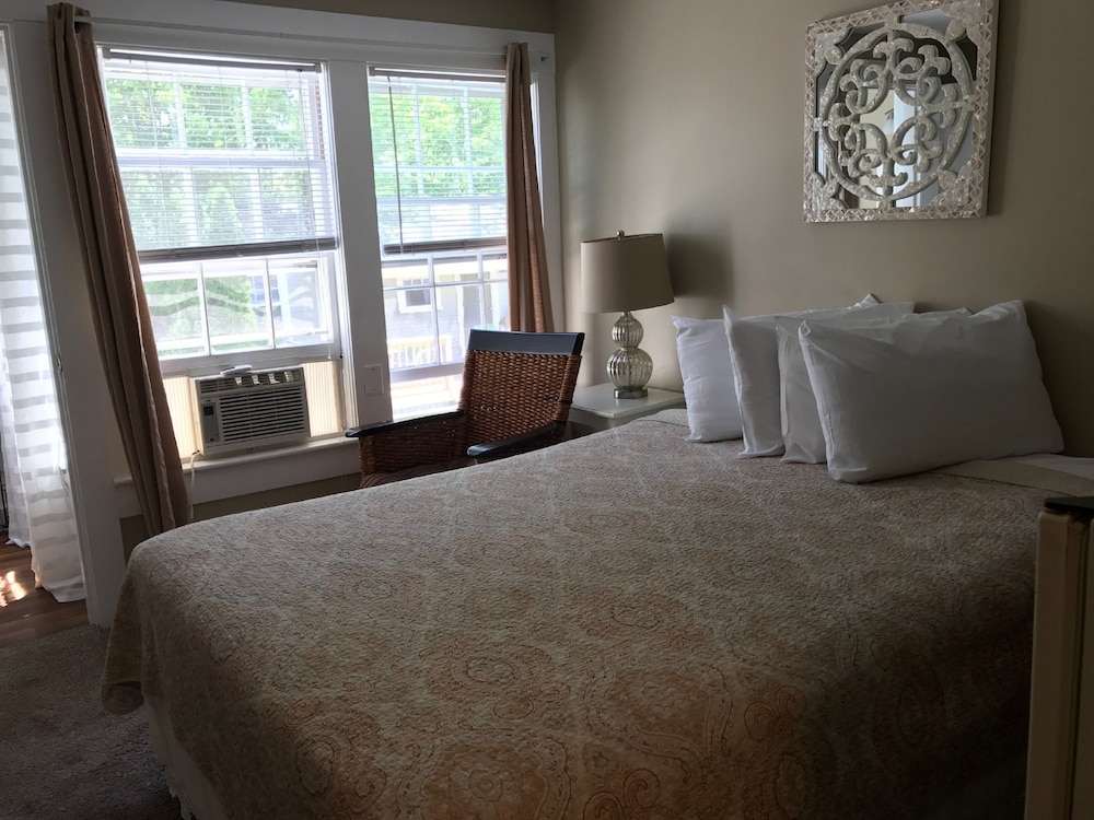 Lakeview House & Cottages