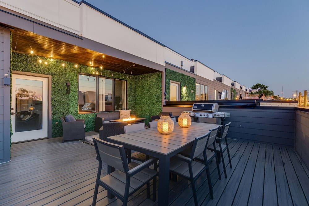 Downtown Dolly - Heart of Gulch - Rooftop Hot Tub