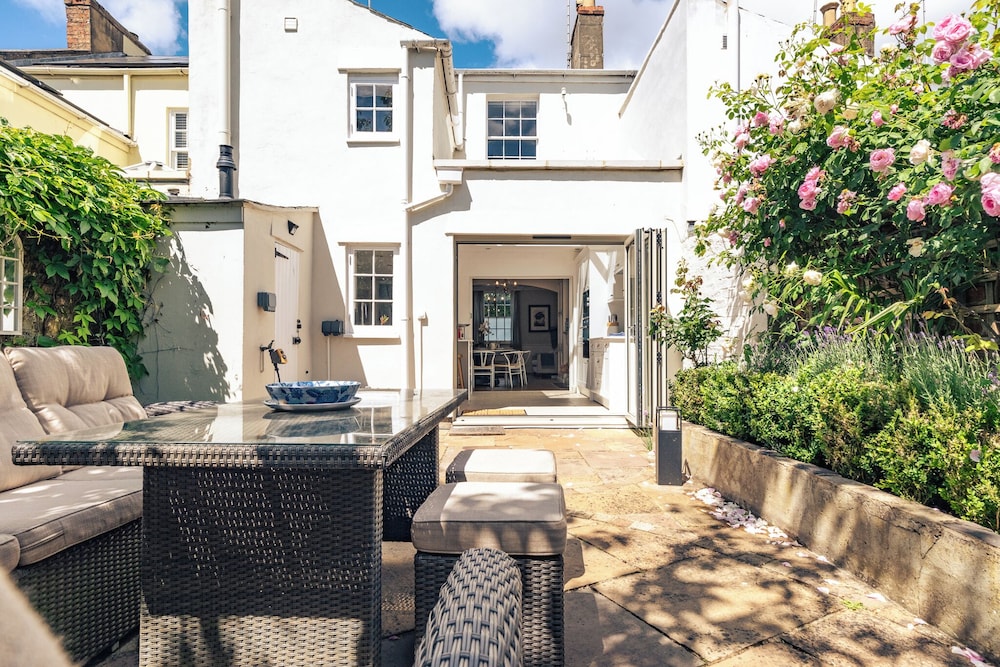 Gorgeous House - Garden & Open Living