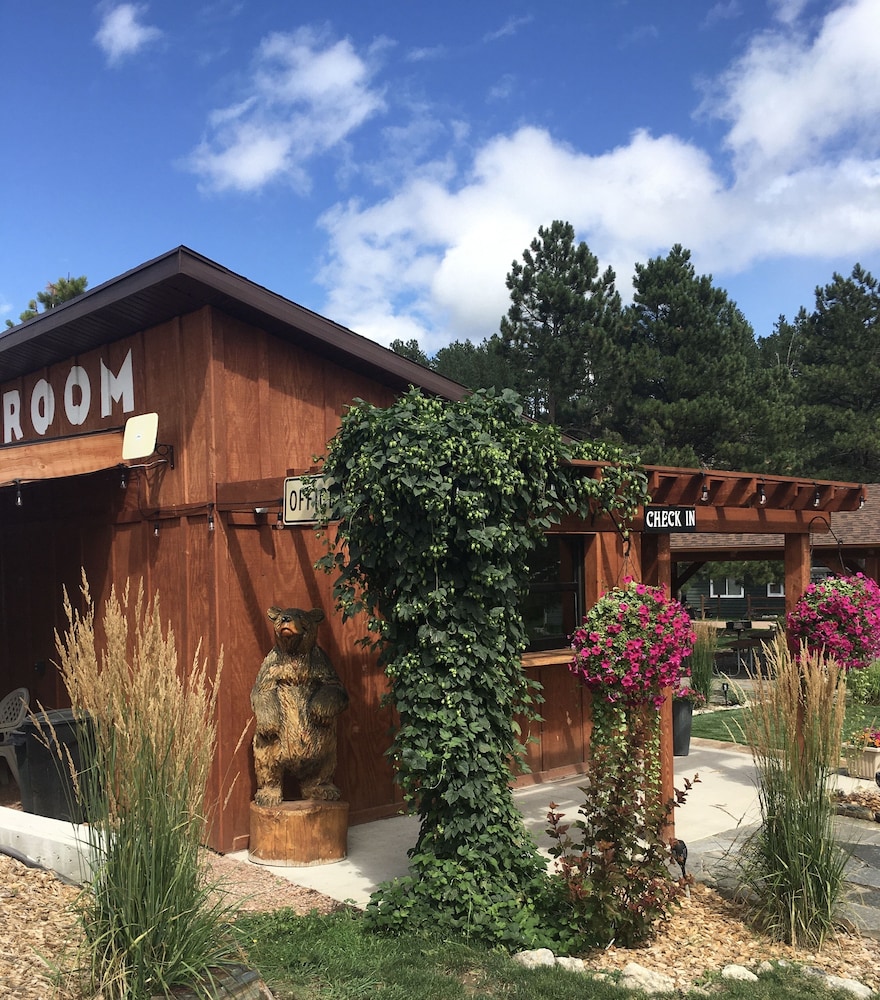 Black Elk Resort Cottages and RV Park