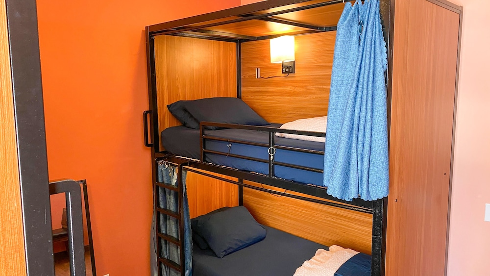 International Travelers House Hostel \- Downtown San Diego Little Italy.