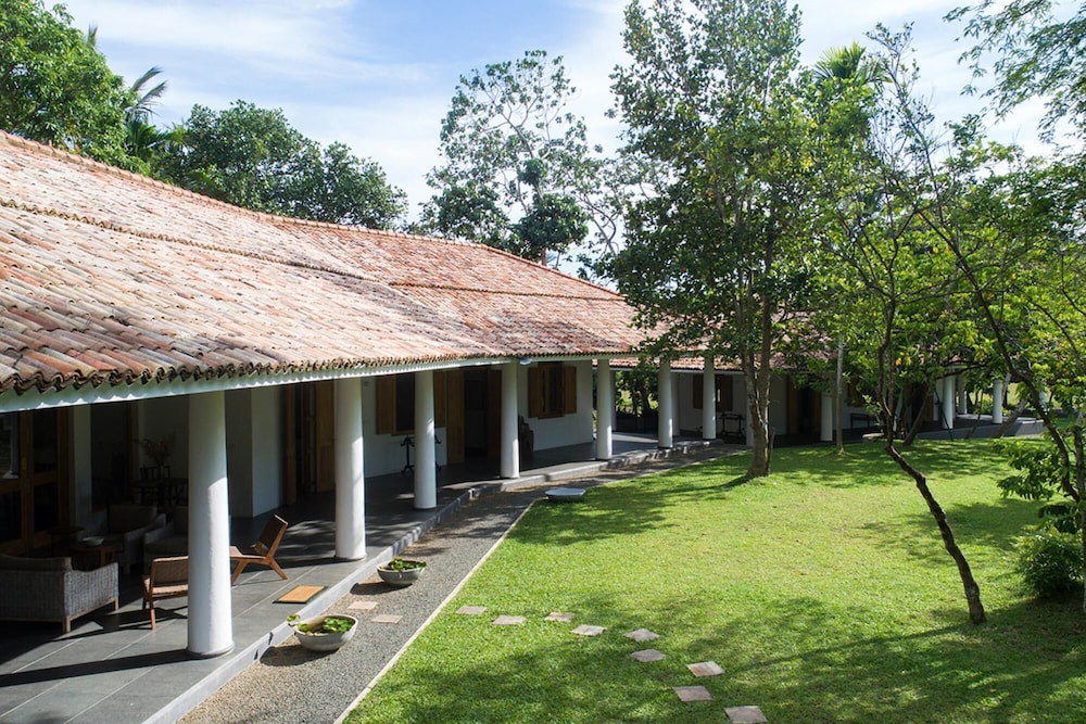 Family House With Large Garden In A Peaceful Setting view 4