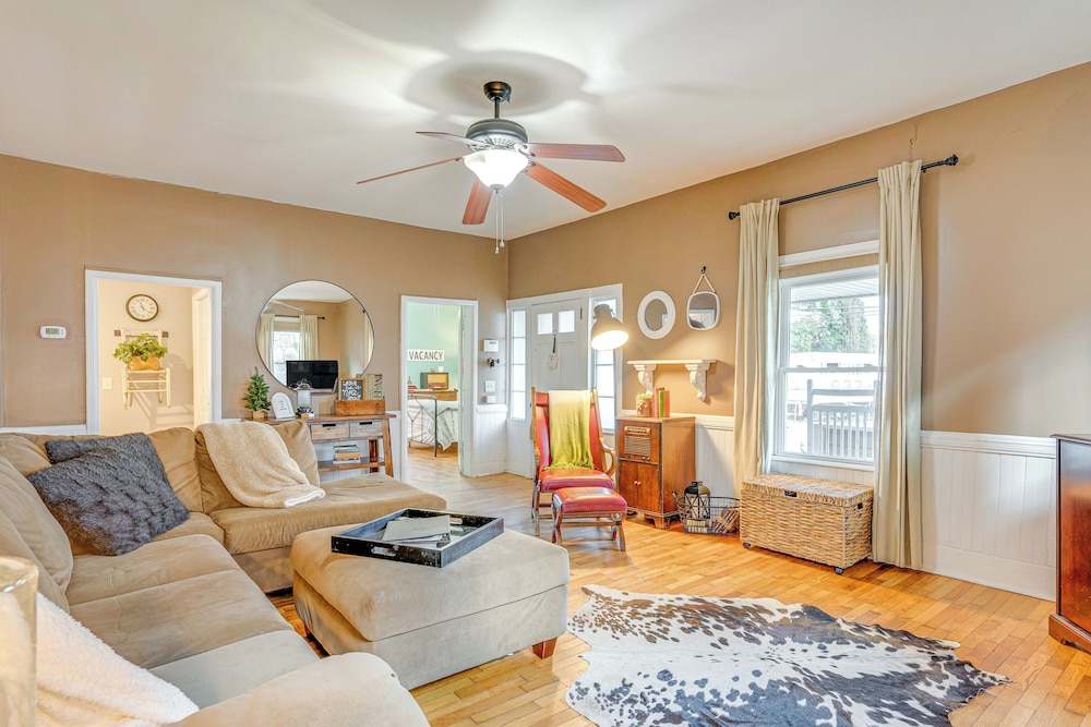 Near Murphy River Walk: Historic Downtown Home!