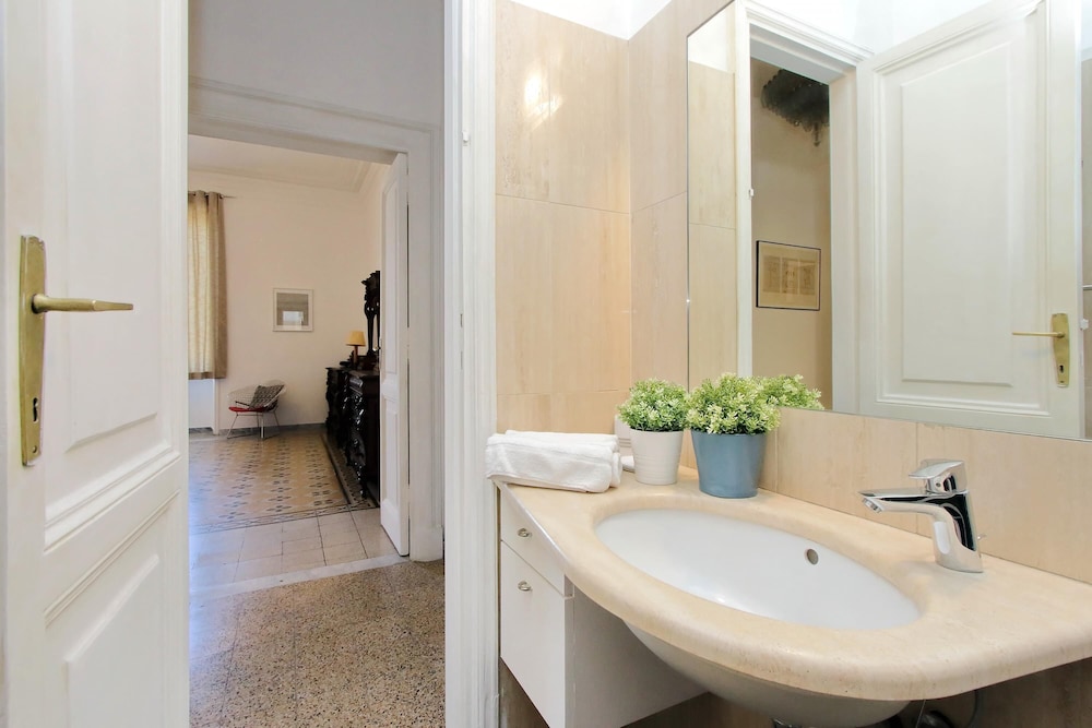 Tiberina Spacious Apartment