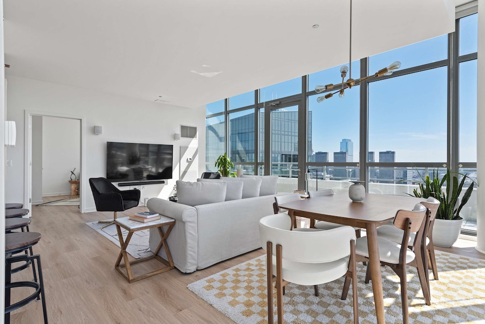 West Loop PH Fireplace Deck Incredible Views