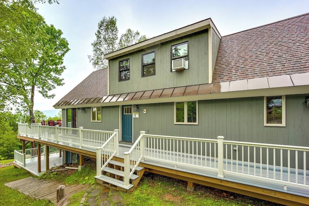 8 Mi to Okemo Mountain Resort: Mtn-view Retreat!