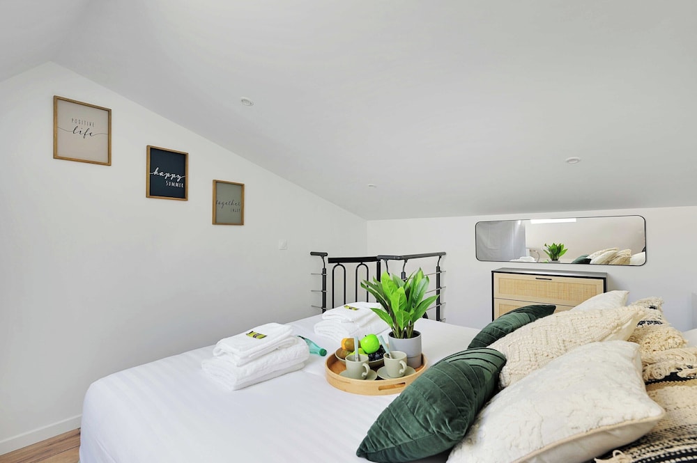 Charming Studio - 1br/4p- Kremlin-bicetre view 2