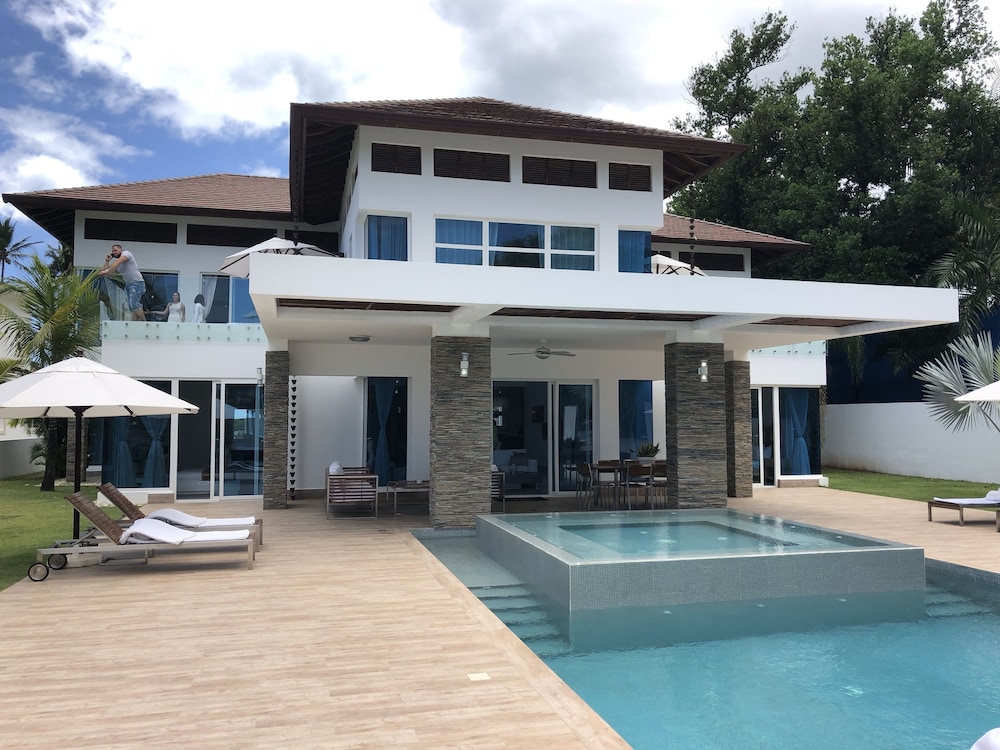 Newly LUXURY designed villa